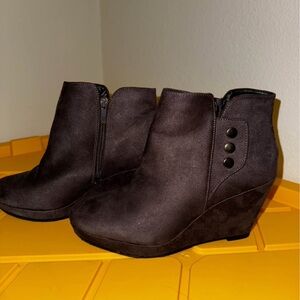 Women’s gray Suede Wedge Ankle Boots - Stylish Everyday Comfort
